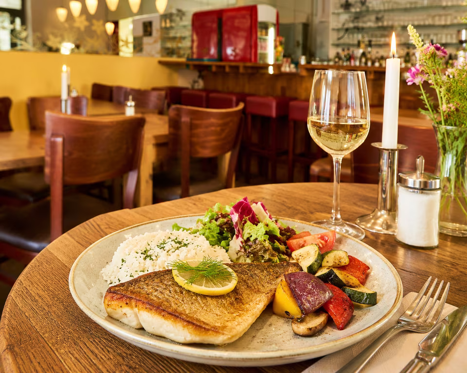 Gebratenes Zanderfilet als Hauptgericht im Restaurant Matzbach am Bergmannkiez
